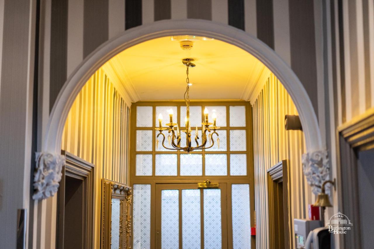 Burlington House Boutique Bed & Breakfast Oxford Ngoại thất bức ảnh The entrance to the hotel