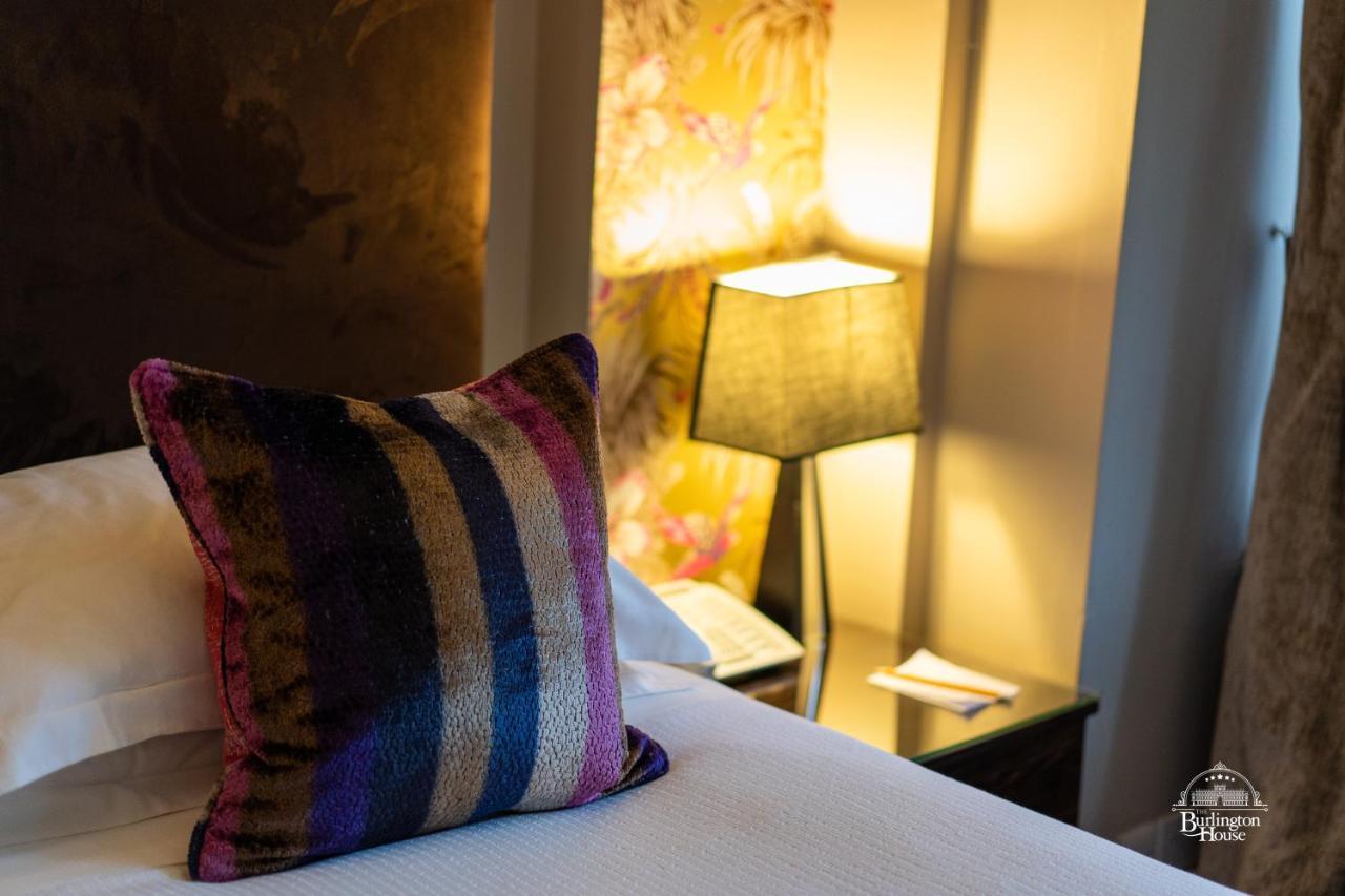Burlington House Boutique Bed & Breakfast Oxford Ngoại thất bức ảnh A throw pillow