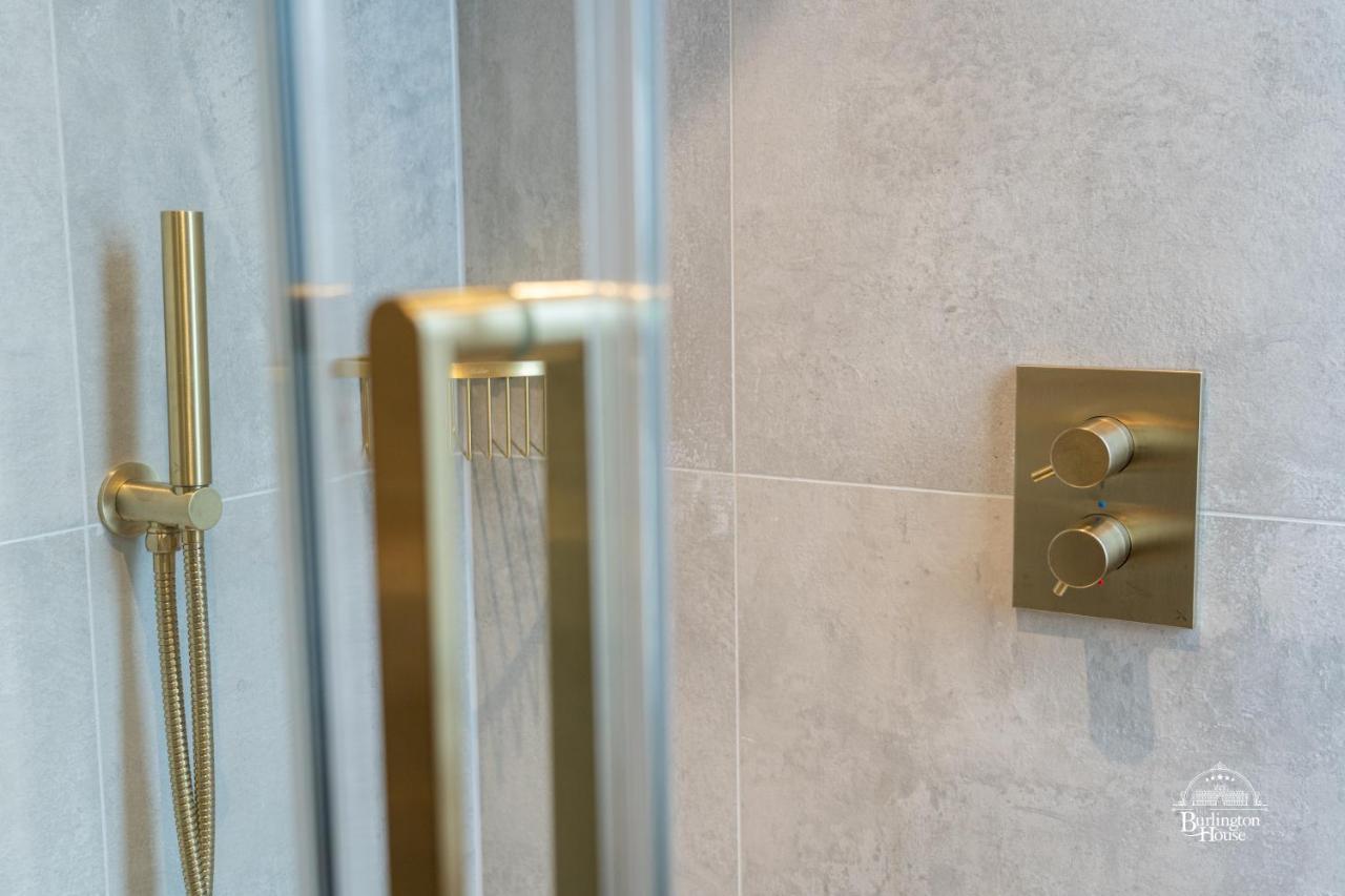 Burlington House Boutique Bed & Breakfast Oxford Ngoại thất bức ảnh A shower mixer