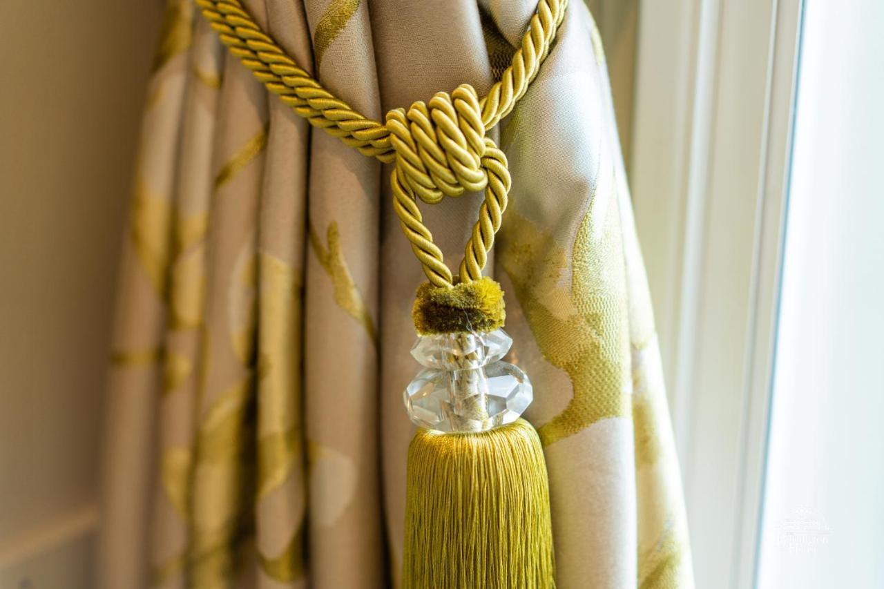 Burlington House Boutique Bed & Breakfast Oxford Ngoại thất bức ảnh A curtain tieback