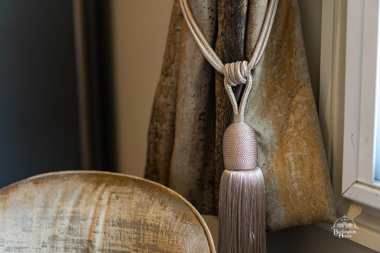 Burlington House Boutique Bed & Breakfast Oxford Ngoại thất bức ảnh A curtain tieback