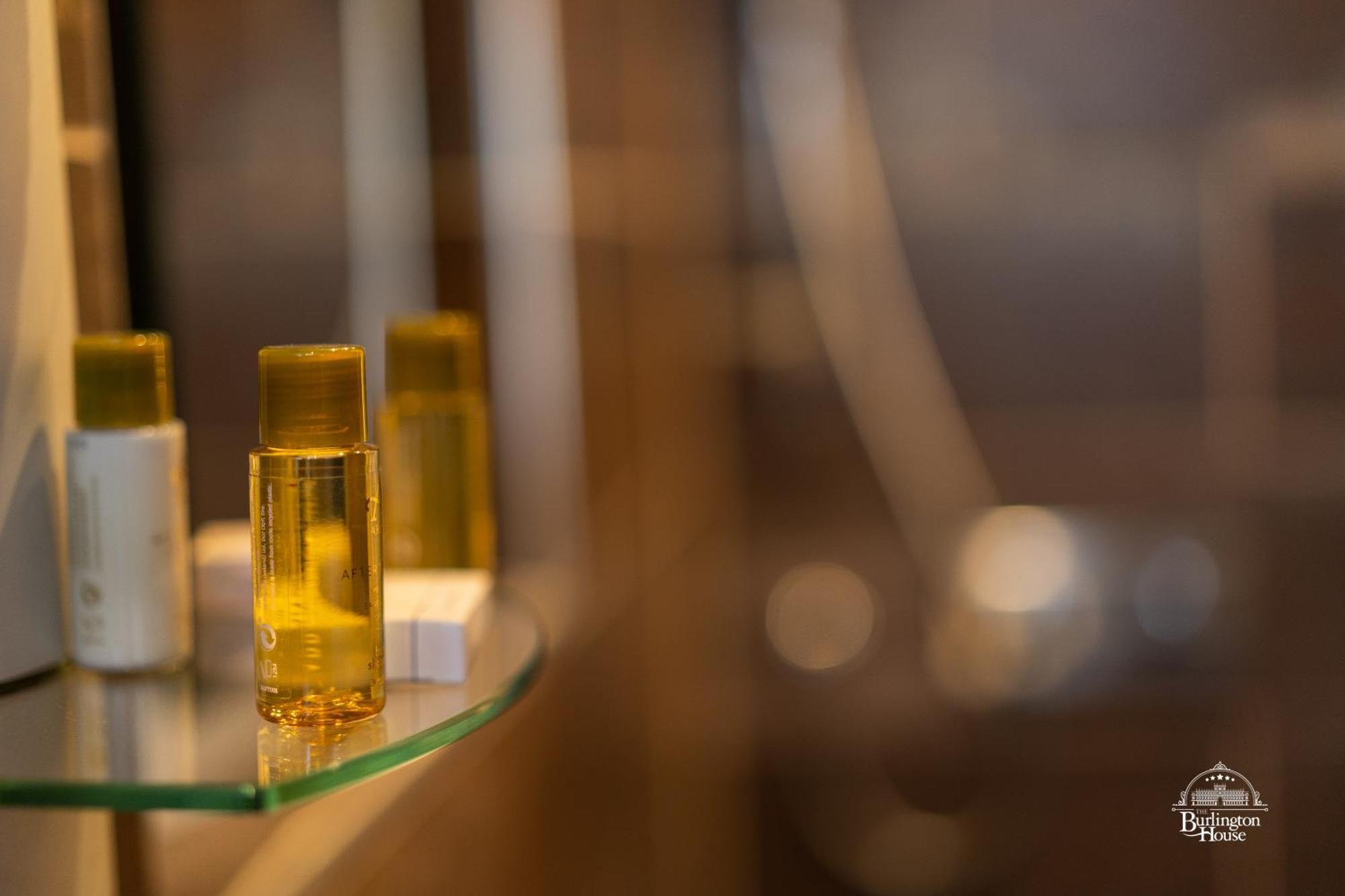 Burlington House Boutique Bed & Breakfast Oxford Phòng bức ảnh A bottle of body lotion