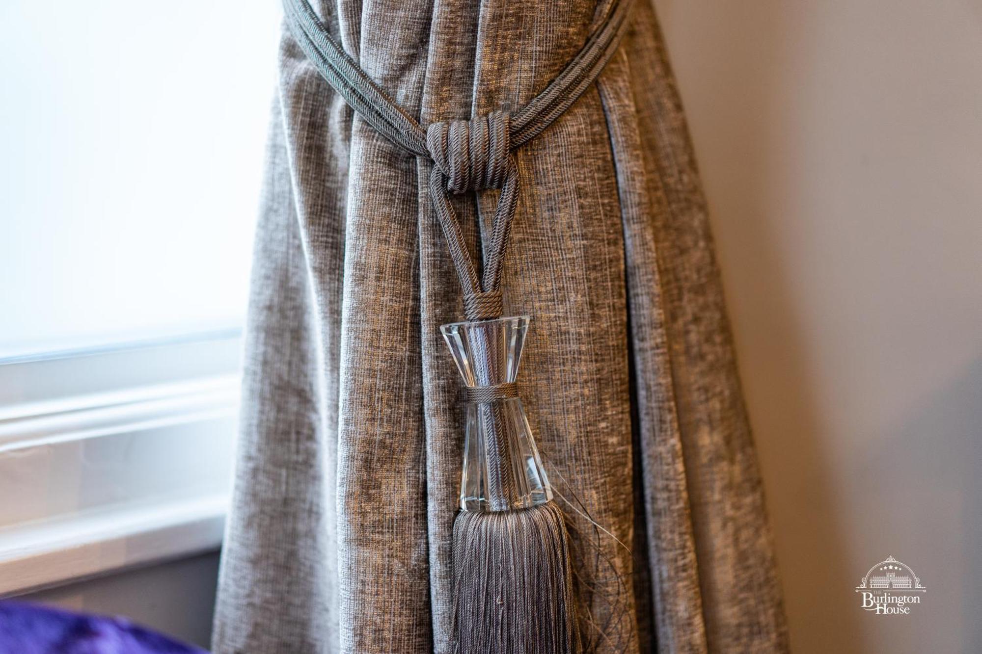 Burlington House Boutique Bed & Breakfast Oxford Phòng bức ảnh A curtain tieback